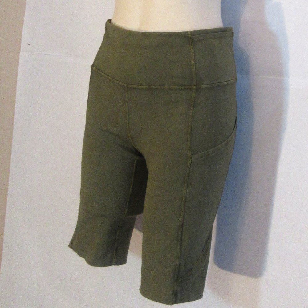 Lululemon Athletica high-rice  Base Pace biker khaki Women's  short size 8